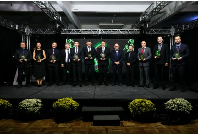 Acismo Homenageia fundadores e presidentes passados