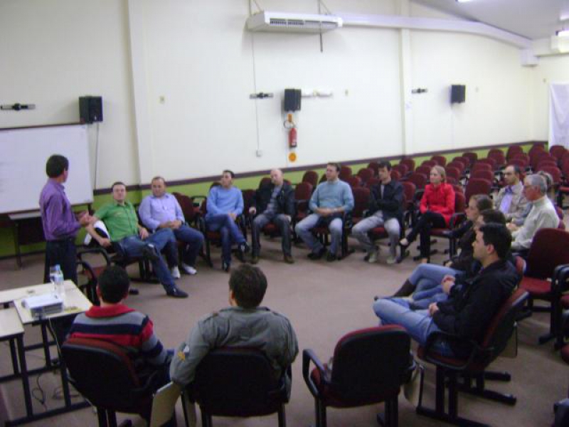 Prefeito de Tunápolis explana case de sucesso para jovens empresários