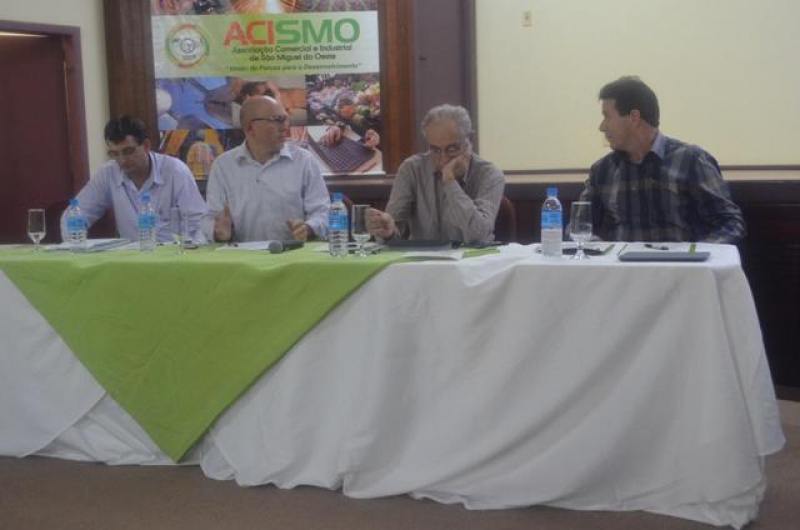 Entidades participam de plenária realizada pela FACISC