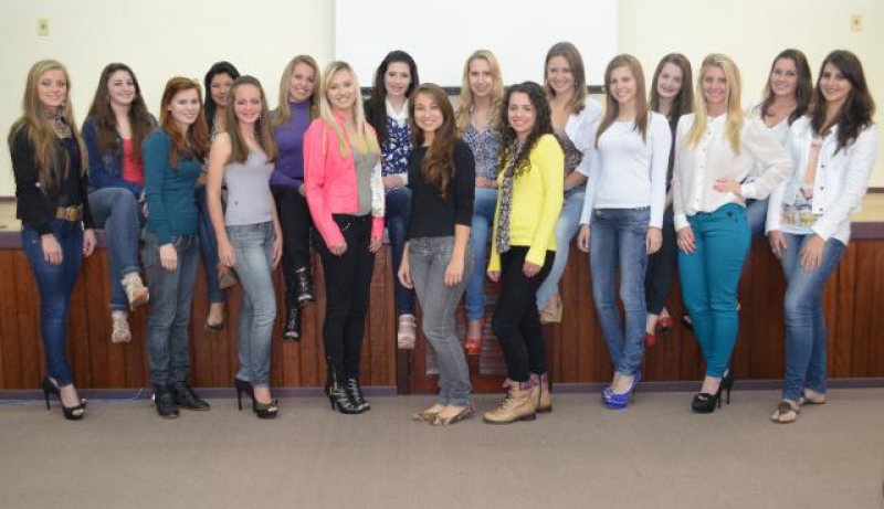 Doze candidatas disputam o título à corte da Faismo/Expo São Miguel 2013