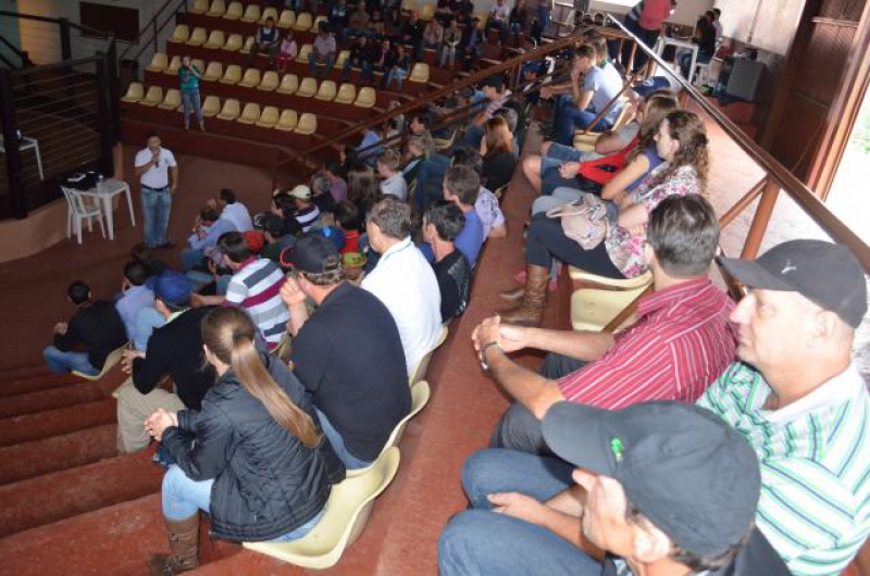 Seminário destaca importância da atividade leiteira