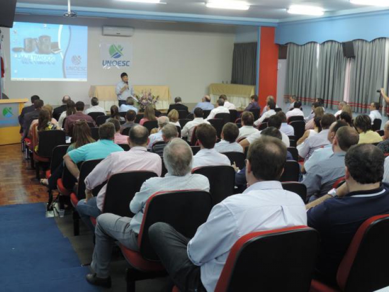 Fórum Regional debate dificuldades e soluções para o grande oeste