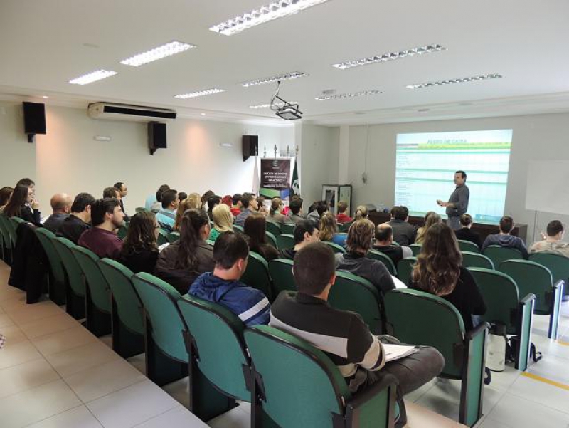 Núcleo dos Jovens Empreendedores inicia consultoria empresarial por meio do Projeto Empreender Competitivo