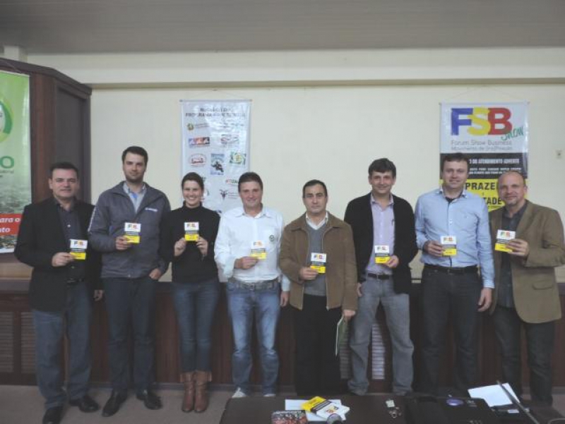 Empresários acompanham lançamento do Fórum Show Business