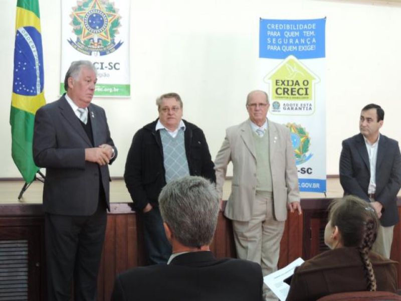 CRECI/SC entrega credenciais a novos profissionais