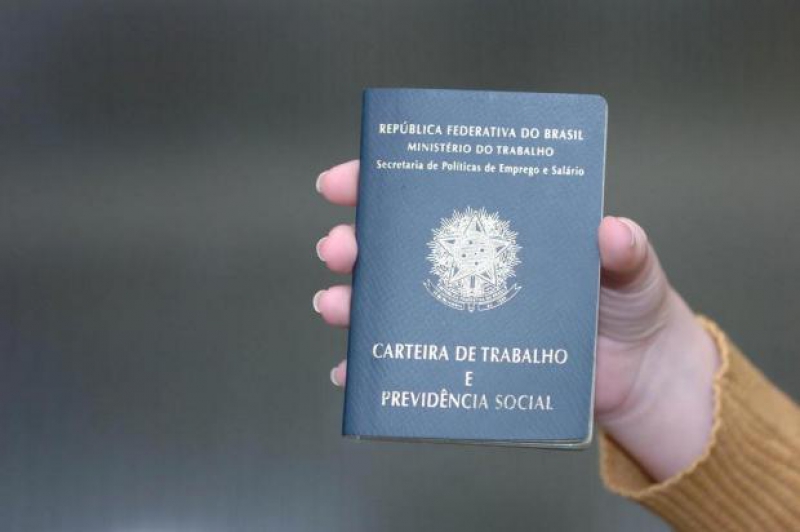 Taxa de desemprego no Brasil fica em 4,9% em setembro