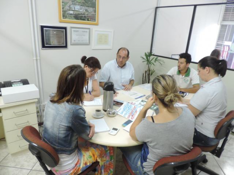 ACISMO e SEBRAE se reúnem para definir agenda de capacitações para o primeiro semestre de 2015