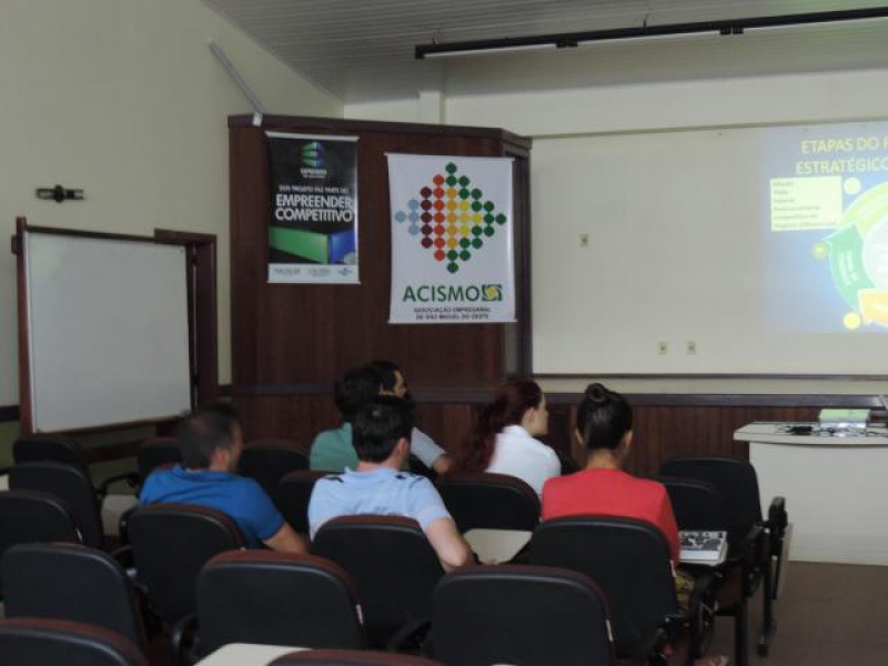 Núcleo Jovem Empreendedor encerra treinamento na área de Marketing Empresarial
