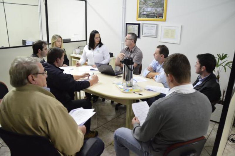 Núcleo dos Corretores de Imóveis da Acismo discute alterações do seu Regimento Interno