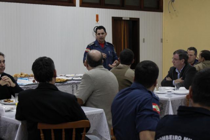 Comandante geral do Corpo de Bombeiros conversa com autoridades em São Miguel do Oeste