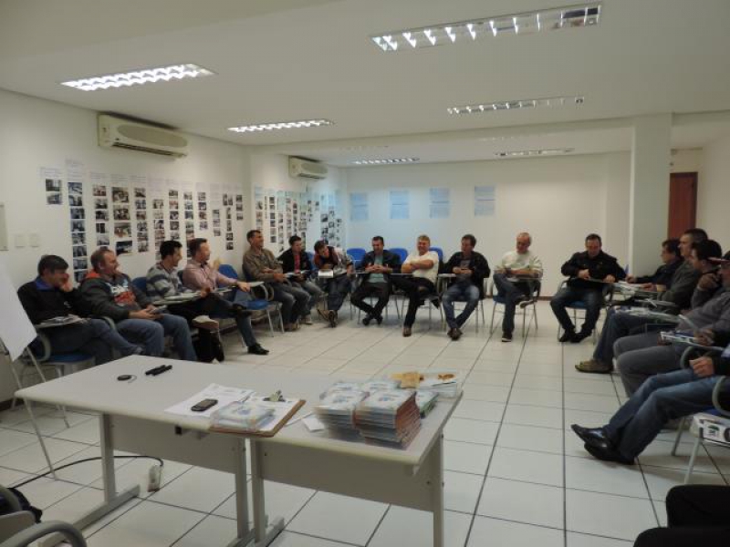 Núcleo de Automecânicas participa de reunião sobre Soluções da FACISC