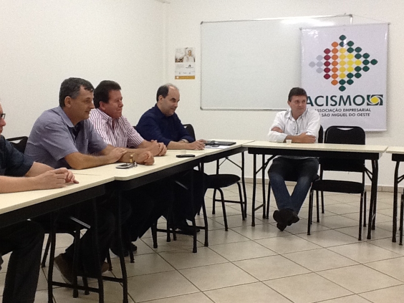 Presidentes da Federaminas e da Fascisc visitam a Acismo