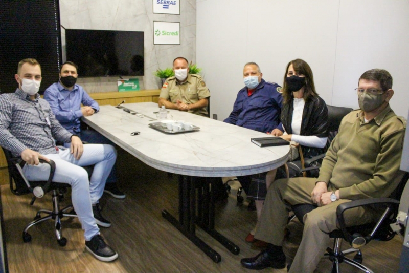 Coordenador das Escolas cívico-militares de SC participa de reunião com diretoria da Acismo