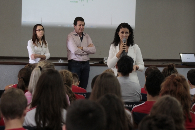 ?Concurso de Redação: Palestra dá início nas atividades com alunos
