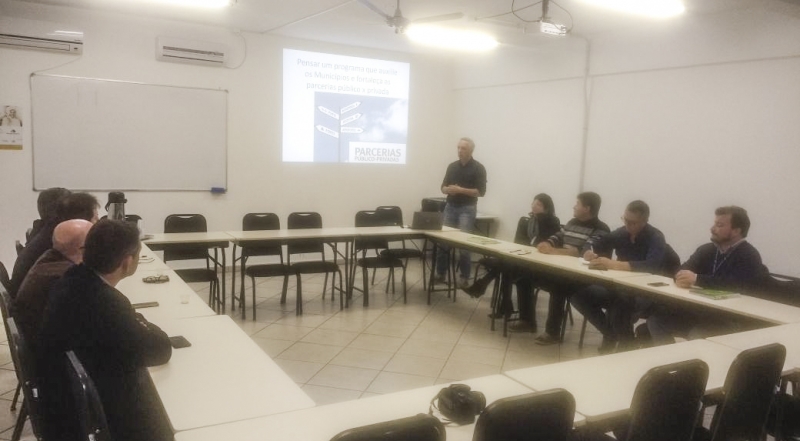 ?Acismo apresenta DEL para Administração Municipal e entidades
