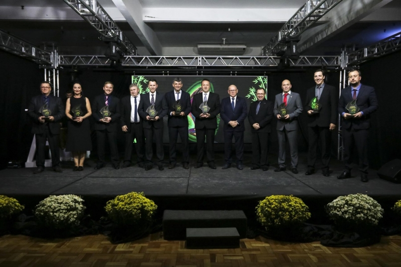 ?Destaques Empresariais receberam homenagem da Acismo