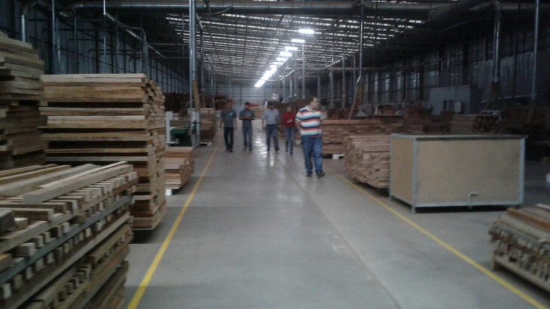 ?Moveleiros visitam empresas da região