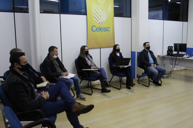 Conselho das Entidades participa de reunião com dirigentes da Celesc