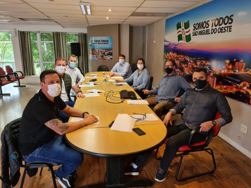 Acismo participa de reunião sobre capacitação de mão de obra em São Miguel do Oeste