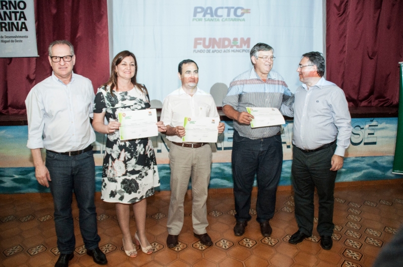 Presidente recebe  reconhecimento por apoio ao Ciclo de Palestras