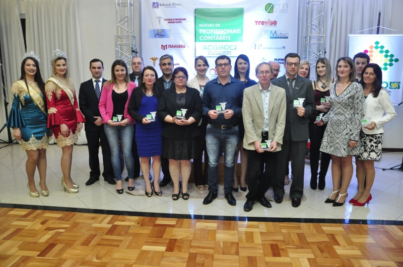 Mais de 200 pessoas prestigiam Café com Empresários