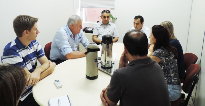 ?Representante da Jucesc visita Acismo
