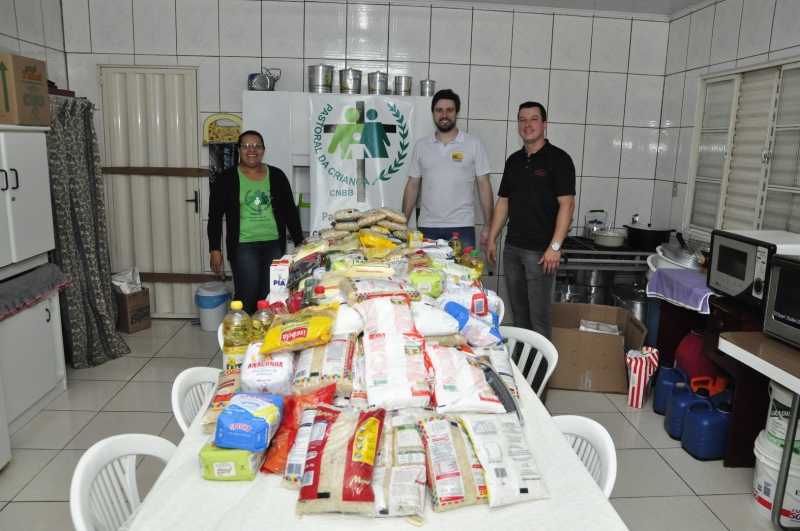 Jesmo entrega mais e 200 quilos de alimentos para a Pastoral da Criança