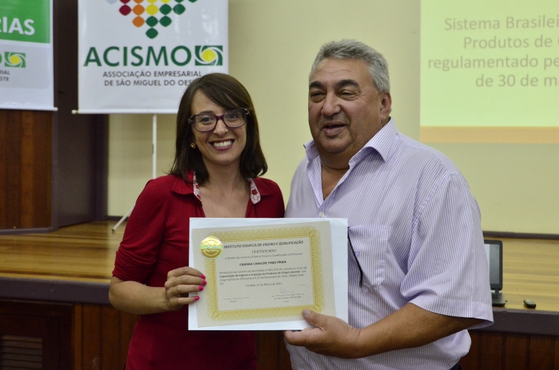 ?Mais de 100 pessoas participam de palestra sobre o SISBI