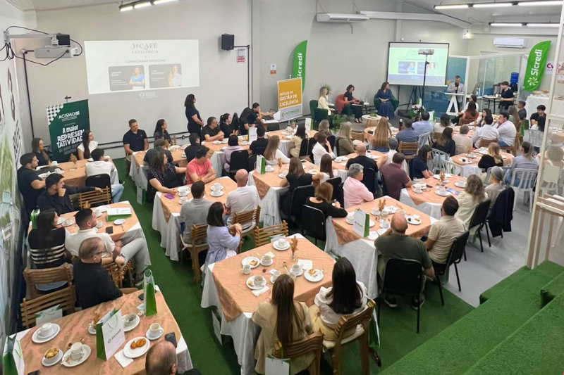 Café com Excelência reúne mais de 100 participantes para debater sucessão e gestão empresarial