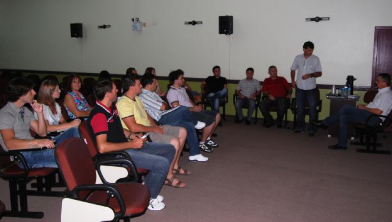 Representantes de autoescolas discutem possibilidades para criar núcleo