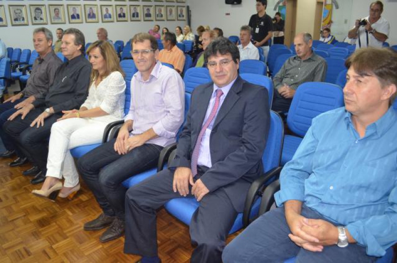 Autoridades chilenas recebem homenagem do Legislativo