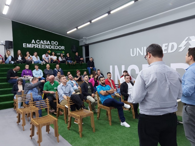 Presidente da Fapesc participa de bate-papo com empresários na Acismo