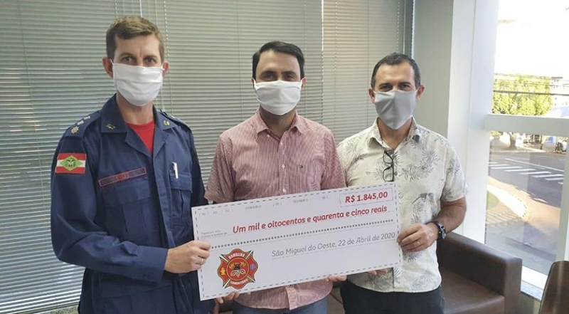 Bombeiros fazem doações pessoais para ações da Acismo