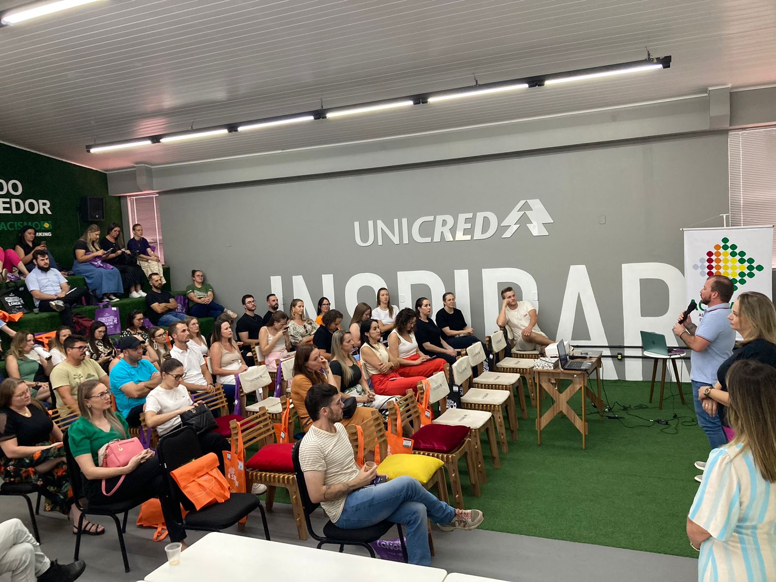 Acismo sedia treinamento da Facisc para coordenadores de núcleos